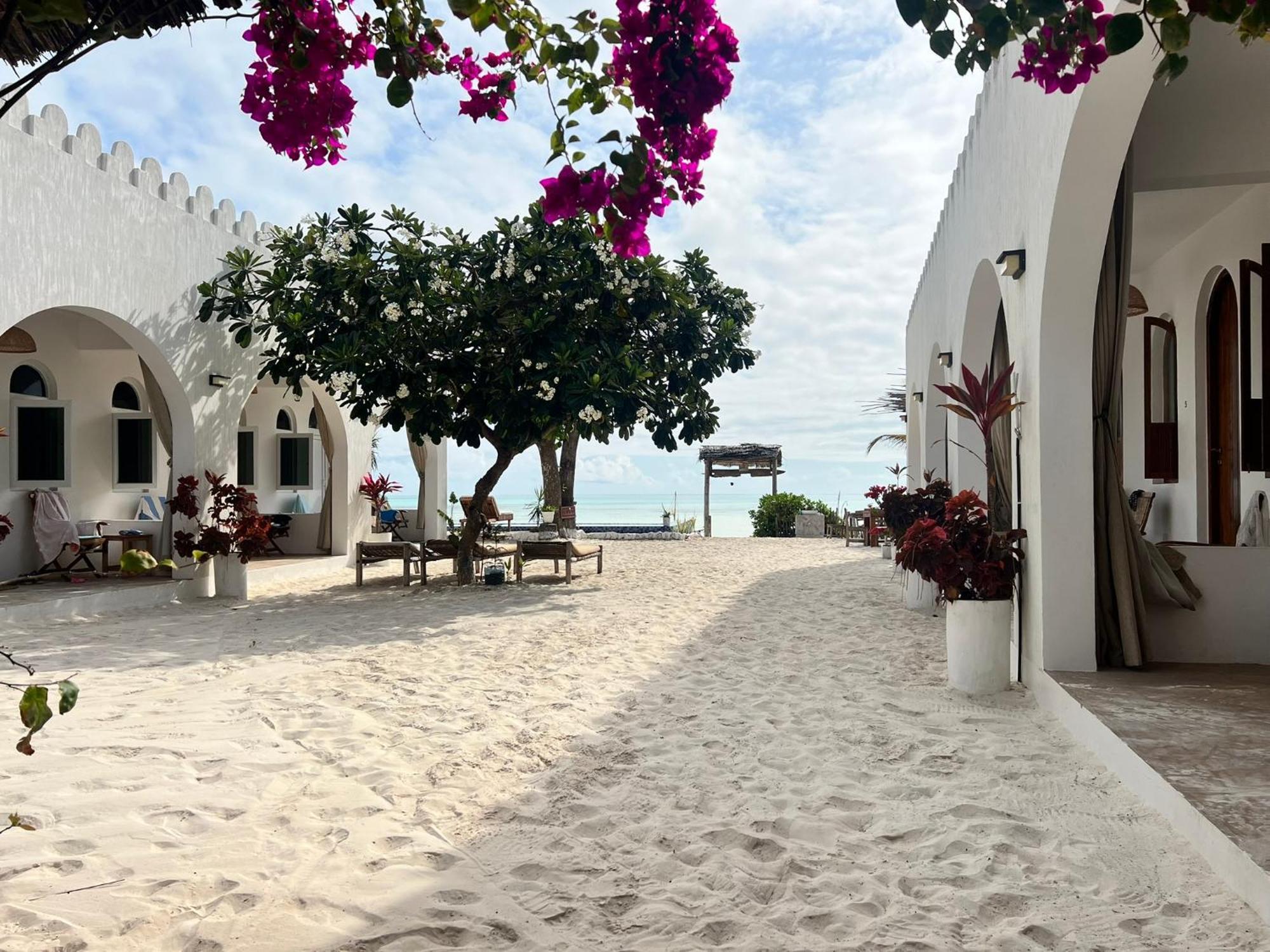 Coco Beach Hotel Джамбиани Экстерьер фото